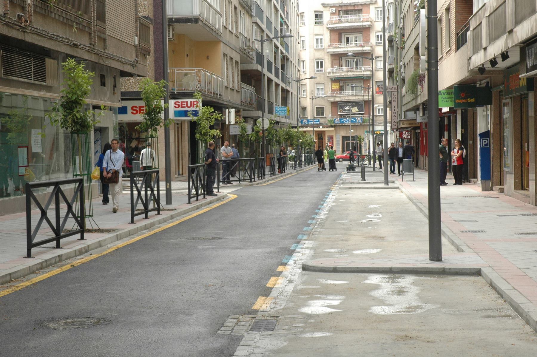 ©Ayto.Granada: MARTÍNEZ CAMPOS MODERNIZA SU IMAGEN CON ACERAS MÁS AMPLÍAS Y NUEVAS ZONAS AJARDINADAS ©Ayto.Granada: MARTÍNEZ CAMPOS MODERNIZA SU IMAGEN CON ACERAS MÁS AMPLÍAS Y NUEVAS ZONAS AJARDINADAS